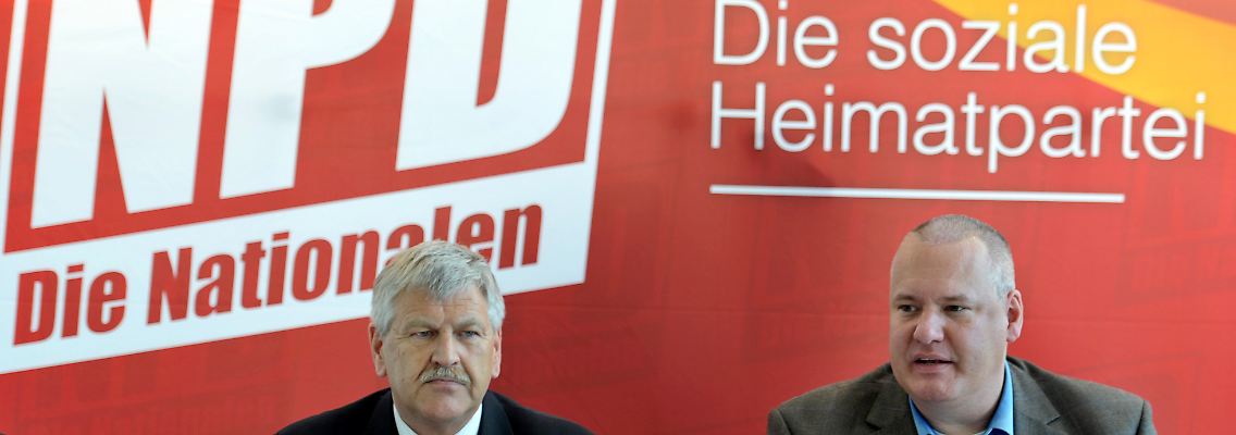 NPD-Chef Voigt und DVU-Chef Faust bei einer gemeinsamen Pressekonferenz.