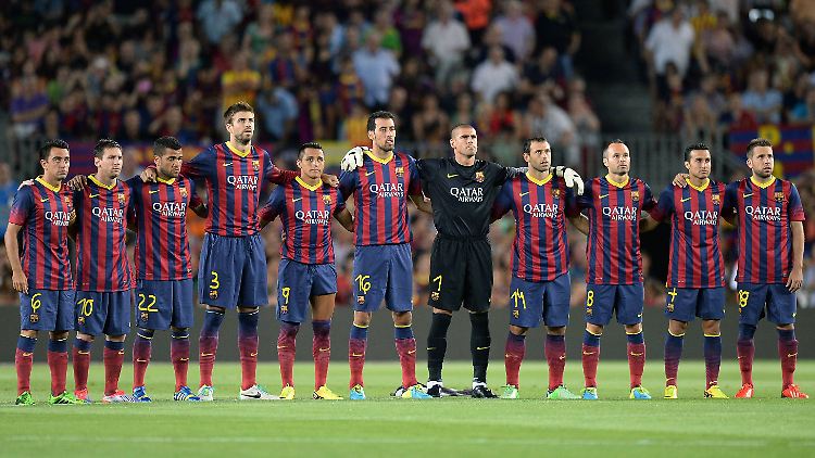 Teure Brüste: Auch die Fußballer des FC Barcelona machen Werbung.