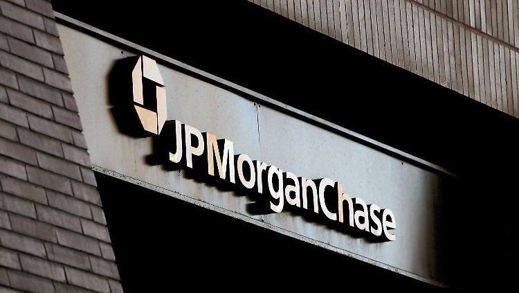 Die spanische Polizei hat einen der drei mutmaßlich für die Milliardenverluste bei JP Morgan verantwortlichen Händler festgenommen.