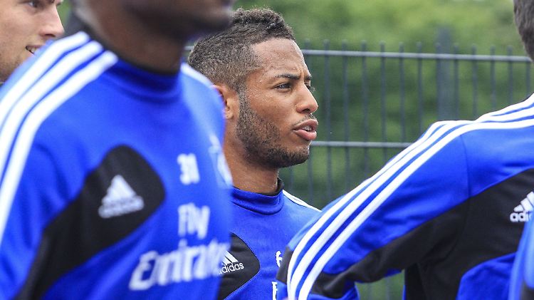 Dennis Aogo läuft ab sofort in Königsblau auf.