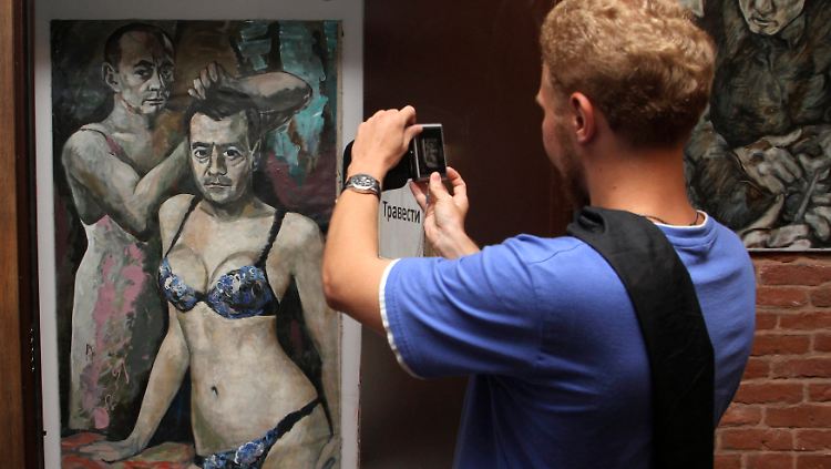 Das Bild "Travesti" von Konstantin Altunin zeigt Putin (l.) und Medwedew.