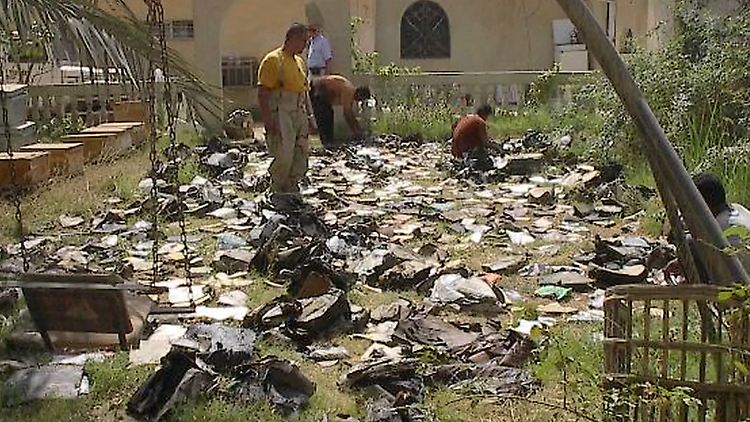 Die Schriften werden in der Sonne getrocknet.