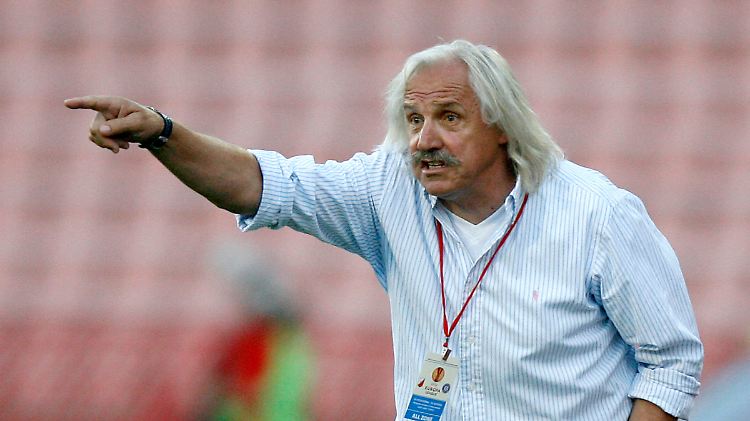 Dragoslav Stepanovic trainierte in der Bundesliga Eintracht Frankfurt und Bayer Leverkusen. Derzeit betreut er ehrenamtlich eine Fußball-Auswahl des Hessischen Behinderten- und Rehabilitations-Sportverbandes.