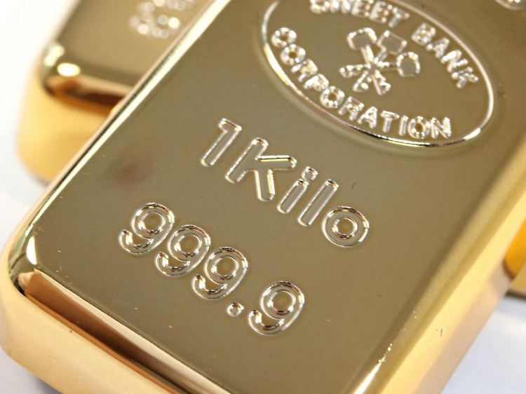Gold gilt als sichere Anlage. Allerdings: Rendite lässt sich nur über den Preis erzielen. Fällt er, macht der Anleger unter Umständen Verlust.