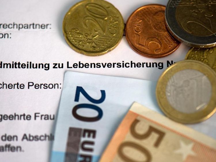 Für Besitzer von Lebensversicherungen bleibt es schwierig, die Rentabilität des Produktes zu bewerten.