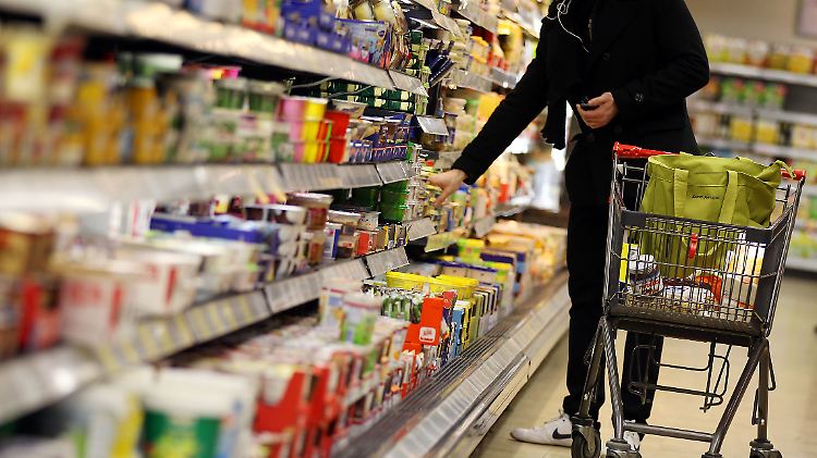 Die Inflation in Deutschland sinkt, obwohl die Nahrungsmittelpreise explodieren.