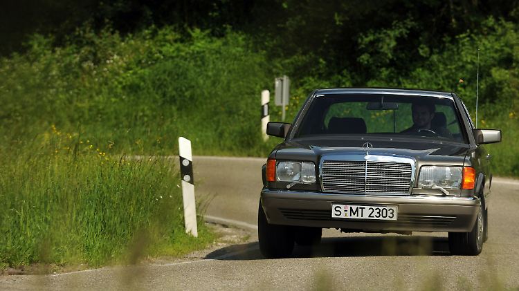 Ein ganz alltäglicher Youngtimer: Eine S-Klasse von Mercedes aus den 70er oder 80er Jahren ist auch heute noch problemlos einsetzbar. 