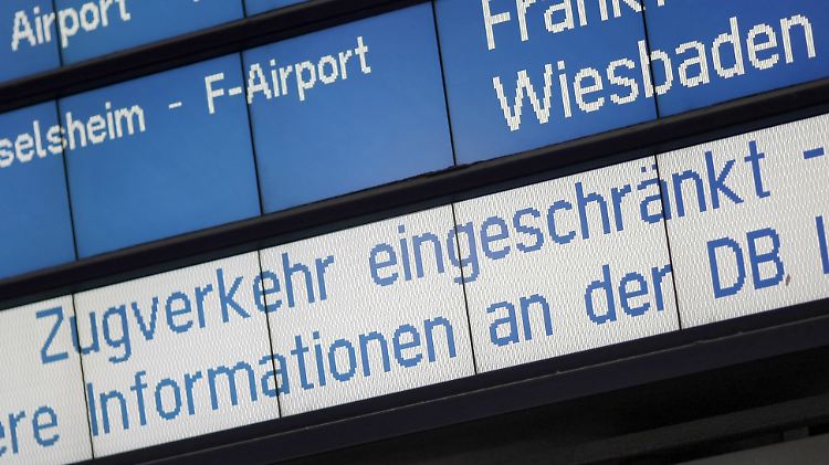 Die Kunden der Bahn bekommen als Entschädigung für das wochenlange Chaos Gutschriften oder Reisegutscheine.