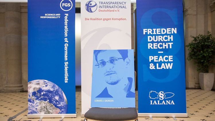 Der Stuhl blieb frei für Edward Snowden.