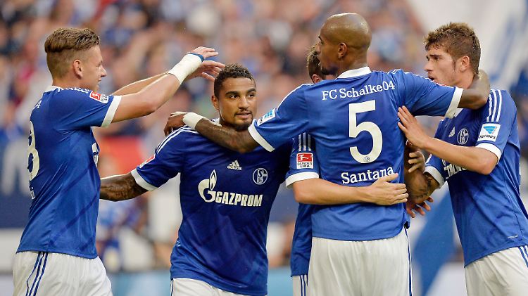 Neuzugang Kevin-Prince Boateng (Nummer 9) zeigte ein solides Debüt in Königsblau.