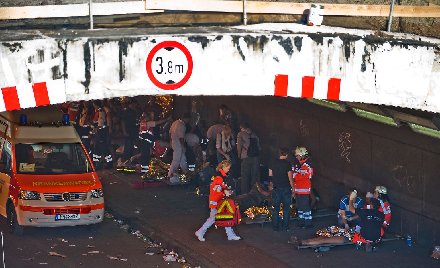 Die erste Loveparade in Duisburg endet als Albtraum.