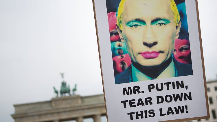 Der Gestaltung der Protestplakate sind keine Grenzen gesetzt.