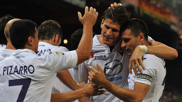 Mario Gomez kann wieder lachen - im am Wochenende machte er zwei Tore für seinen Klub AC Florenz.