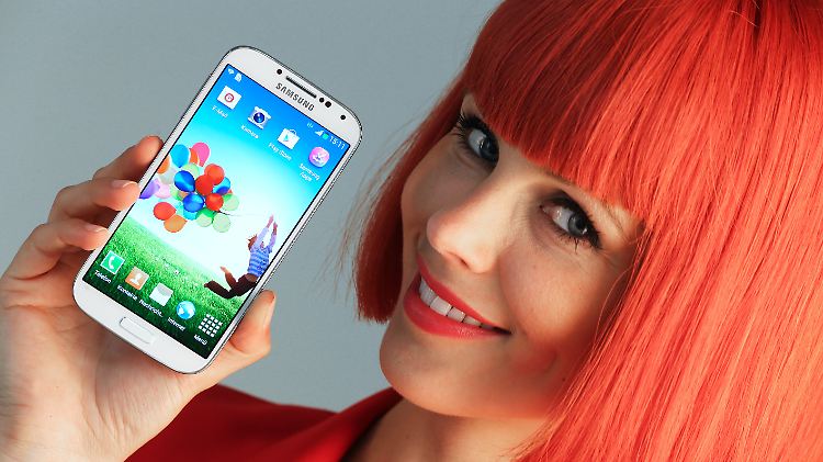 Das Samsung Galaxy S4 bekommt die Galaxy Gear als Smartwatch-Kameraden.