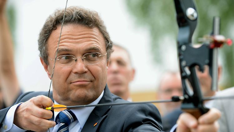 Worauf Hans-Peter Friedrich im Anti-Doping-Kampf abzielt, ist nach der Sondersitzung des Sportausschusses so unklar wie eh und je.
