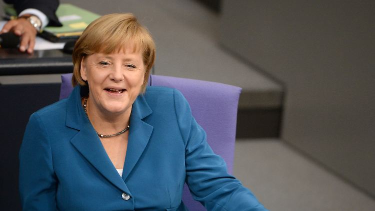 Mist gemacht? Merkel hat für die Polemik der Opposition nur ein Lächeln übrig.