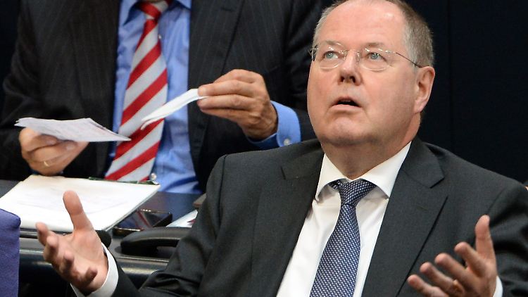 Jetzt hilft nur noch beten: Für Steinbrück und die anderen Spitzenpolitiker war es die letzte Bundestagssitzung vor der Wahl.
