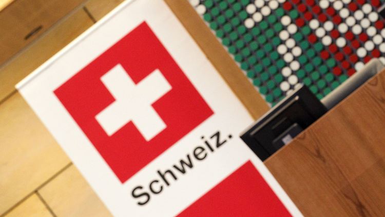 Die Schweizer Banken wollen mit der Zeit gehen. Das Bankgeheimnis bleibt dabei wohl auf der Strecke.