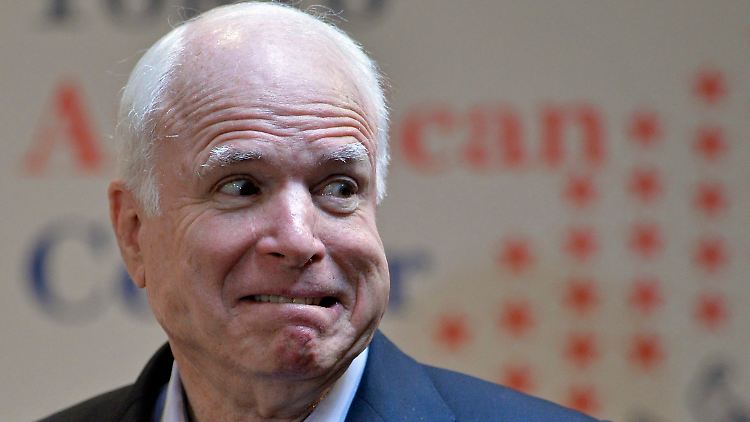 Upps, erwischt... aber John Mccain nimmt die "Poker-Affäre" gelassen.