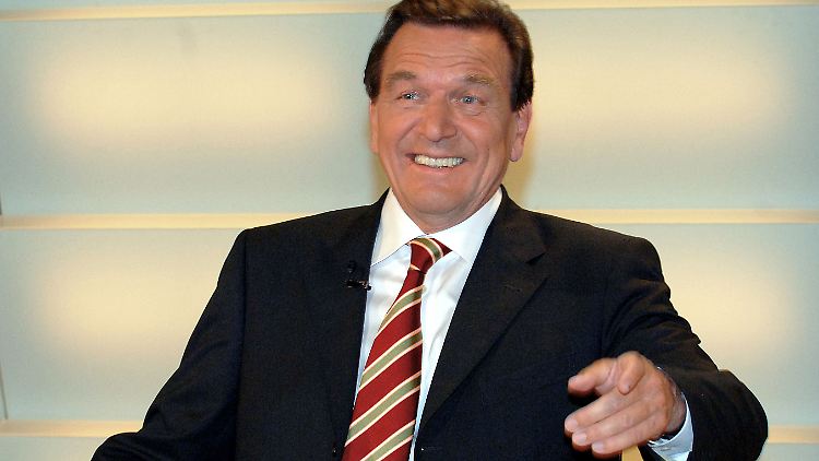 Schröder bezeichnete die Elefantenrunde 2005 später als "Kultsendung".