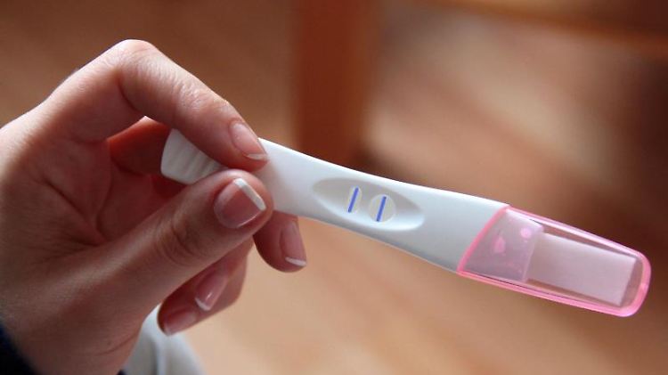Kinderkriegen für Anfänger: Zwei Striche bedeuten "schwanger".