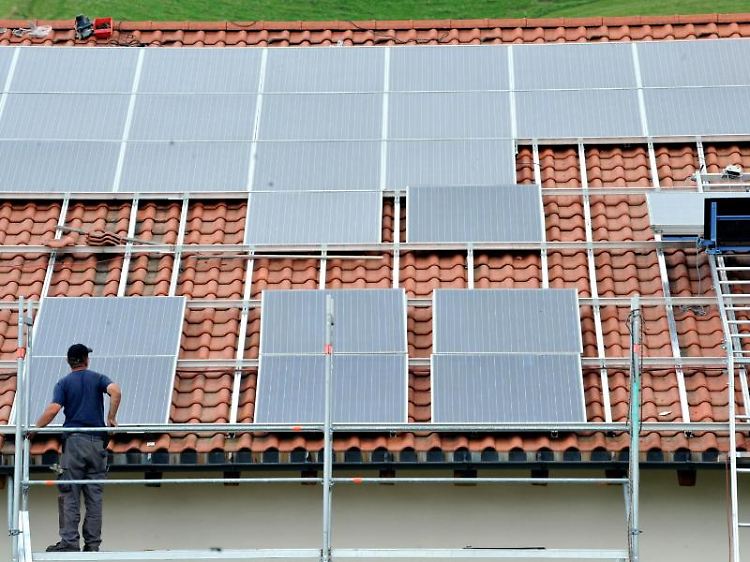 Einkünfte aus der Stromgeneration von Solaranlagen auf Privathäusern können sich steuerlich vorteilhaft auswirken. Entscheiden ist dabei jedoch, wann die Installation der Paneele erfolgte.