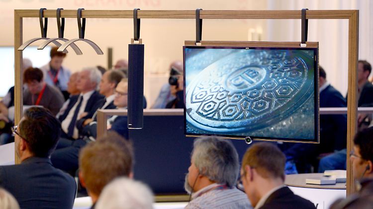 Damit Loewe nicht in die Röhre schaut, will das Unternehmen seine Strategie ändern und auch auf Vernetzung und "preiswertere" Modelle setzen.