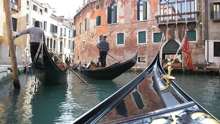 Diese Postkartenidylle trügt: Bis zu 3000 Boote sind im Schnitt pro Tag auf den Kanälen unterwegs, an manchen Tagen sogar 4000.