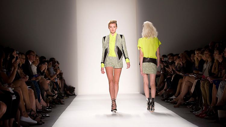 Catwalk frei für die New Yorker Modewoche. Hier zeigt Designerin Marissa Webb ihre Kreationen.