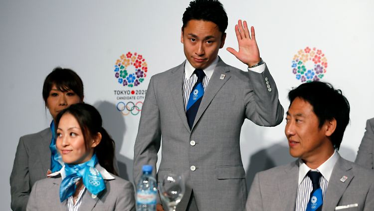 Japanische Sportler bei der Präsentation Tokios für die Olympiade 2020.