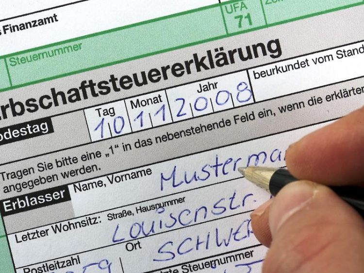 Wer im Ausland erbt, wird im Zweifelsfall doppelt besteuert. Davor schützt die Schenkung zu Lebzeiten.