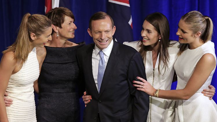 Wahlsieger Tony Abbott mit seinen Töchtern und seiner Ehefrau.