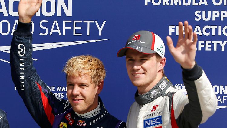 Weltmeister Sebastian Vettel freut sich in Monza mit dem Überraschungs-Dritten Nico Hülkenberg.