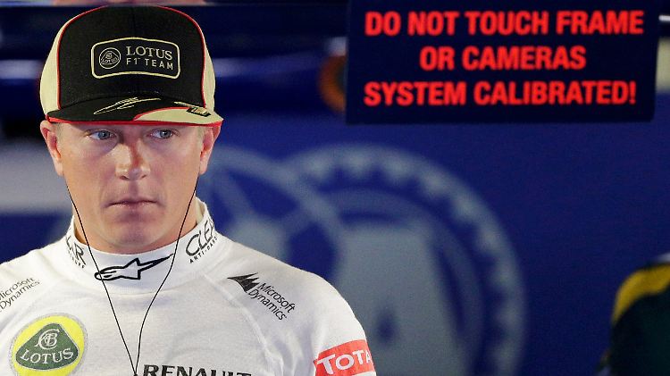 Auch andere Teams haben schöne Kappen: Kimi Räikkönen steht zur Saison 2014 vor einem Wechsel.