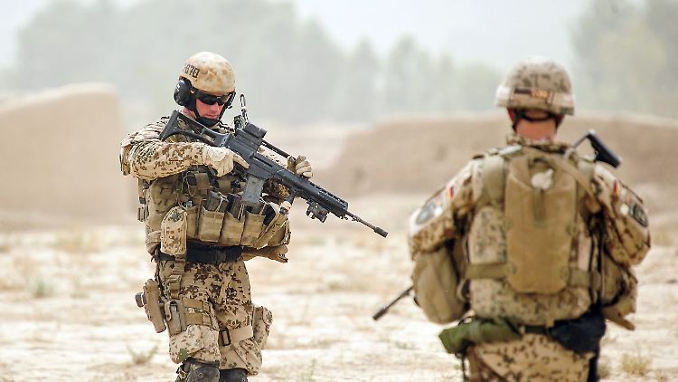 Die Bundeswehr, hier beim Sichern eines Gebäudes in der Nähe von Kundus, ist seit 2001 im Einsatz in Afghanistan.