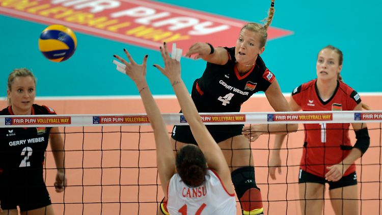 Maren Brinker beim Schmetterball.