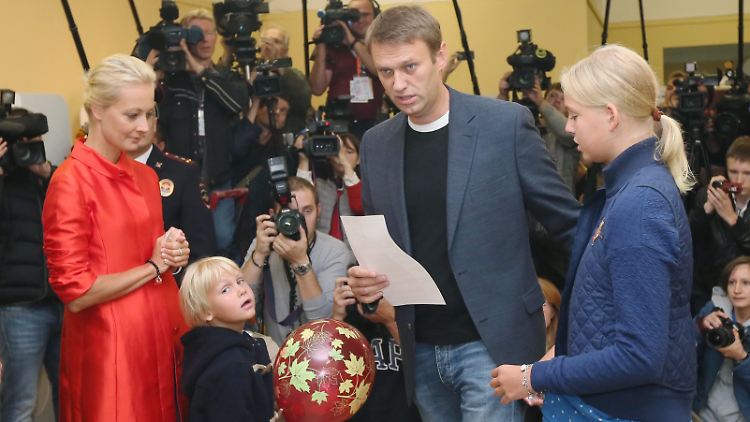 Andrej Nawalny mit Ehefrau Julia, Tochter Dascha und Sohn Zachar.