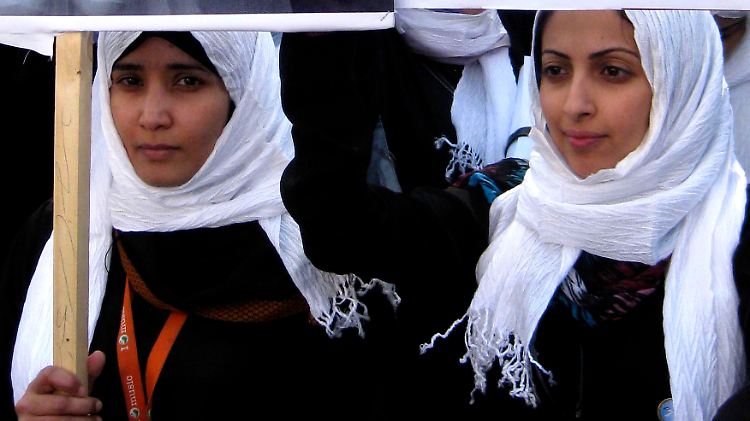 Bereits im Jahr 2010 protestierten diese jungen Frauen im Jemen gegen die Ehe mit Kindern.
