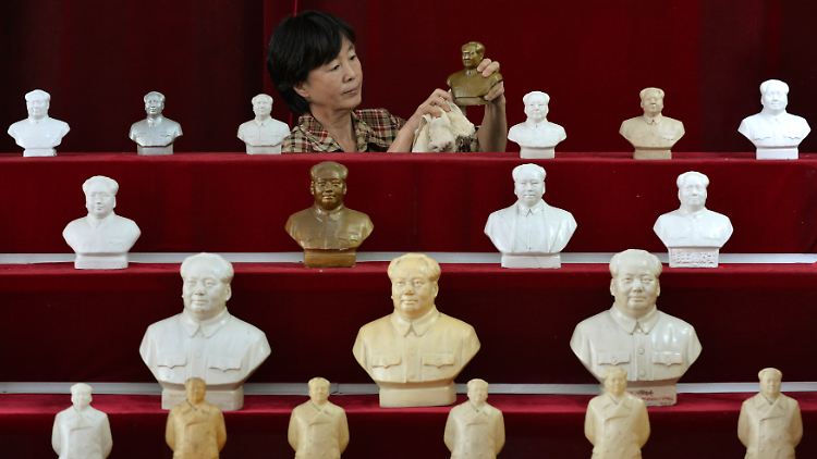 Mao-Büsten im Souvenirladen: Am 9. September jährte sich der Todestag des Großen Vorsitzenden zum 37. Mal.