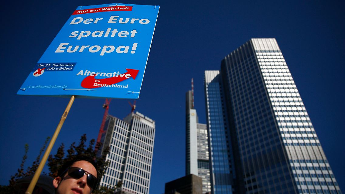 2013-09-05T113343Z_1641243342_BM2E995118O01_RTRMADP_3_GERMANY-ECB.JPG6091880477227425753.jpg