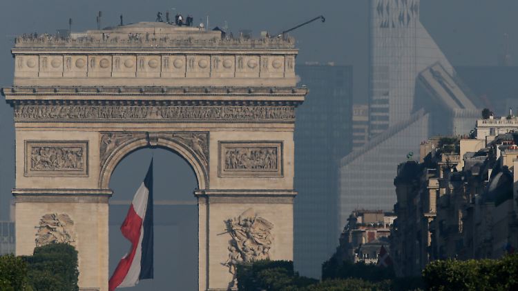Paris - Weltstadt mit Schwierigkeiten: Der Staat gibt mehr Geld aus als hereinkommt.