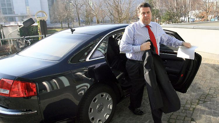 Sigmar Gabriel und sein Dienstauto - ein schnelles Gespann.