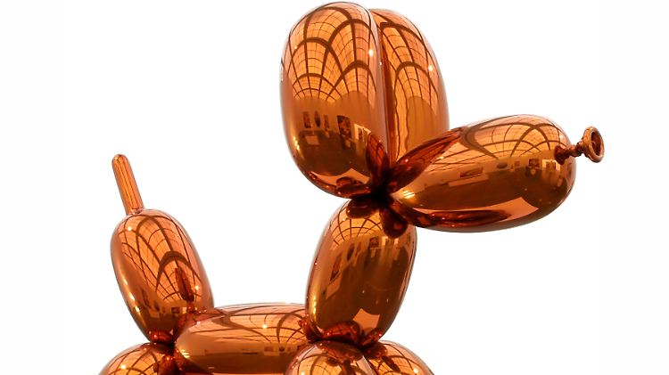 Die Plastik entstand zwischen 1994 und 2000 und ist gut drei Meter hoch.