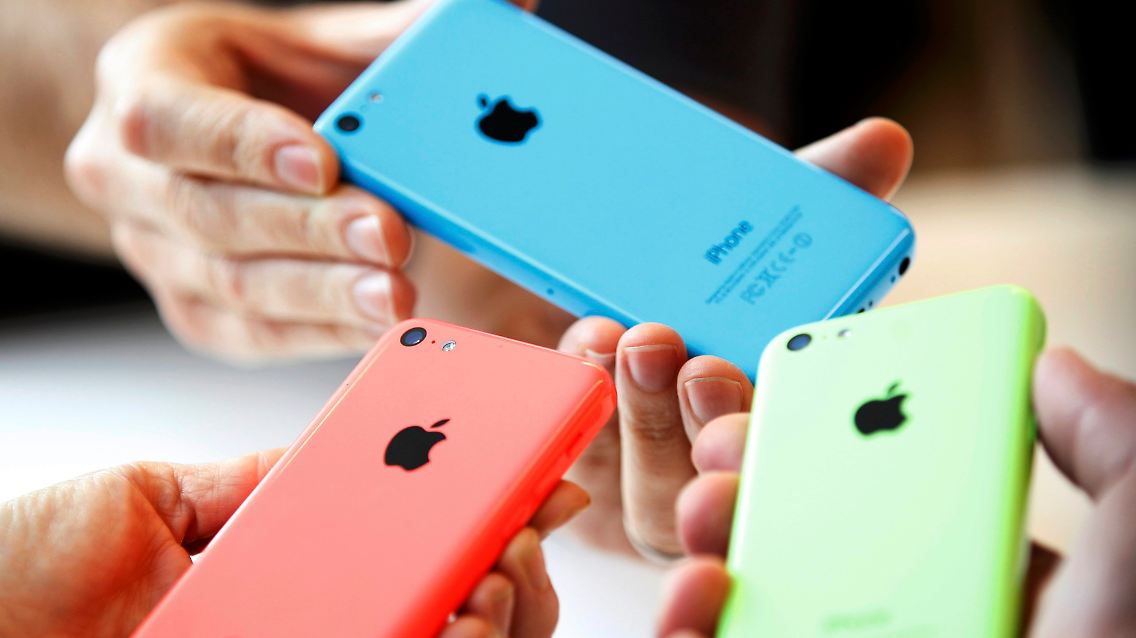 2013-09-10T195247Z_1525753525_TB3E99A1J7HBH_RTRMADP_3_APPLE-IPHONE.JPG7656058862483355155.jpg