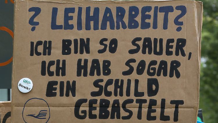 Noch vor einem Jahr gab es in Deutschland mehr als 900.000 Leiharbeiter.