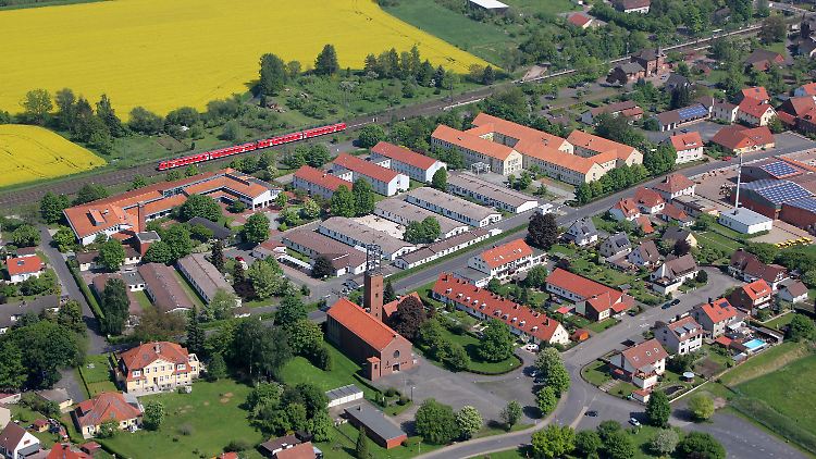 Die Luftaufnahme zeigt das Grenzdurchgangslager Friedland in Niedersachsen.