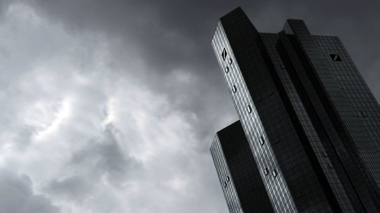 Die Deutsche Bank hat laut Gericht vier Mitarbeiter zu Unrecht gekündigt.