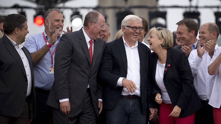 Die glückliche SPD-Familie? Gabriel, Steinbrück, Steinmeier, Kraft und Scholz beim Deutschlandfest der Partei.