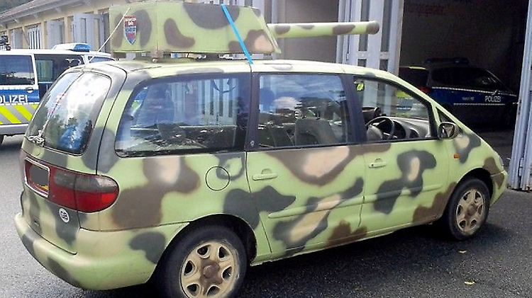 Das Auto im Panzer-Look hatte bei einer Rallye den Kreativpreis gewonnen.