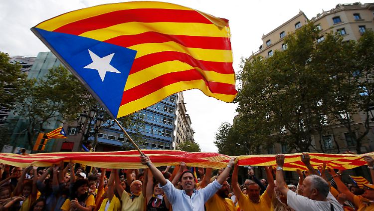 Die Menschenkette am Nationalfeiertag ging auch durch die großen Städte Barcelna, Girona und Tarragona.
